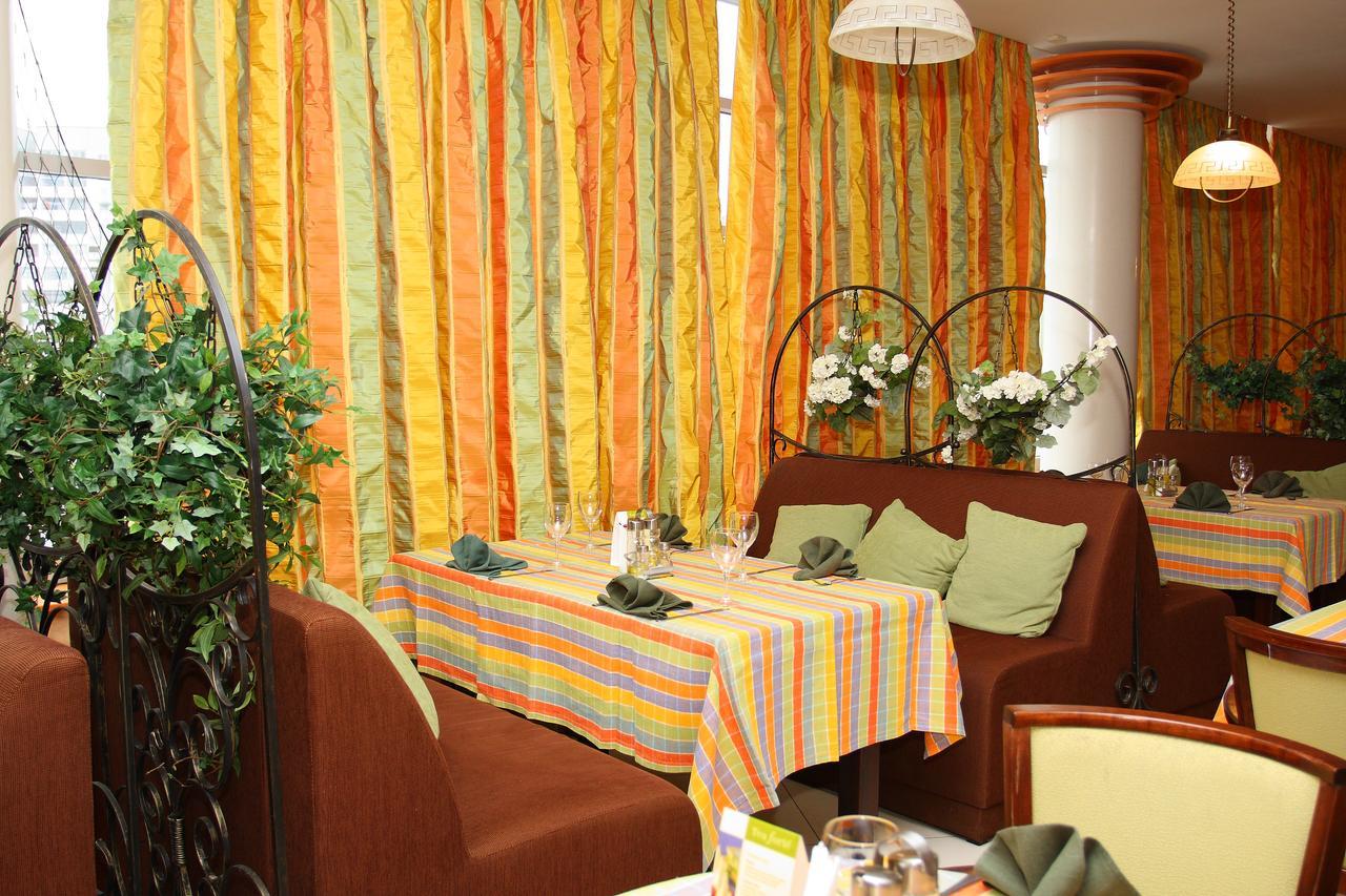 Slavinasport Hotel Zhlobin Екстериор снимка
